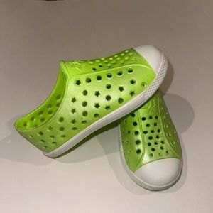 Toddler Boy/Girl Neon Green Water Shoe size 9-10